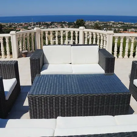 Layla Вилла Кирения